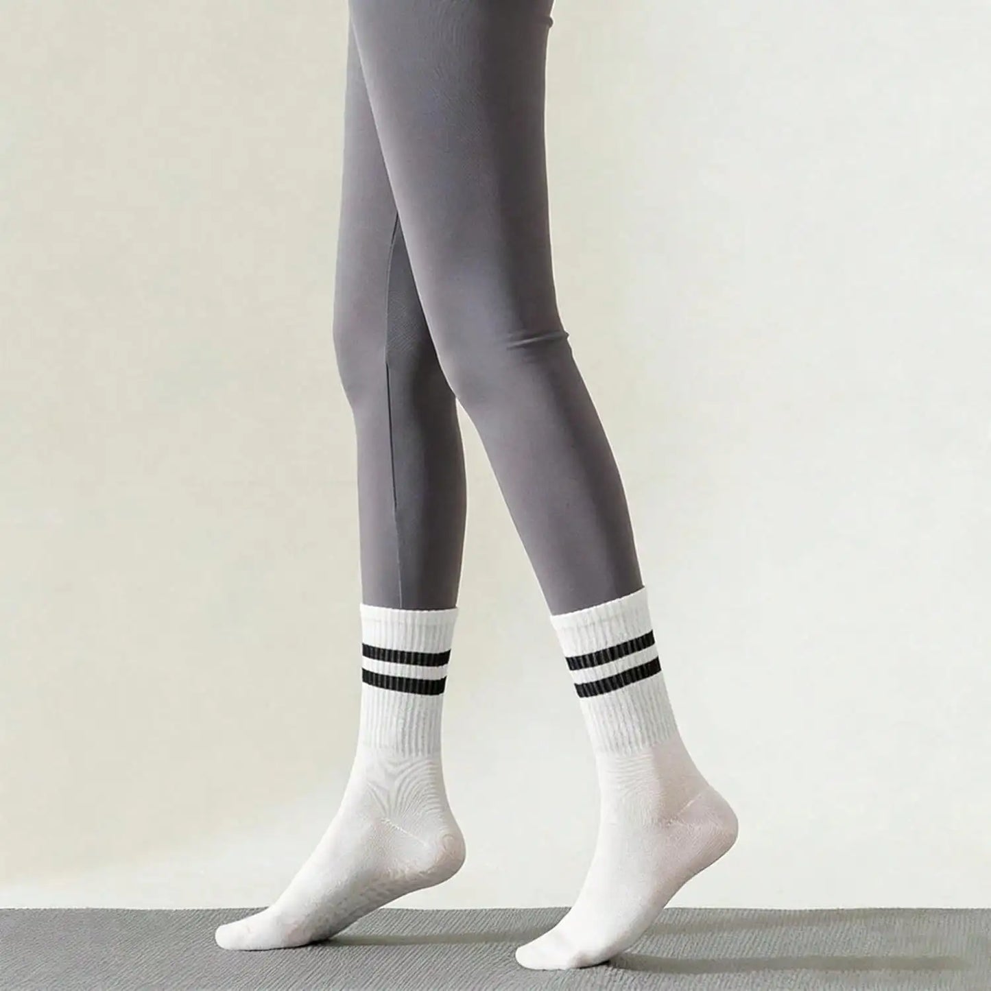 Pilates Grippy Socks For Women Non Slip Yoga Crew Sock For Yoga Pilates Barre Hospital Gym Dance Home Barefoot